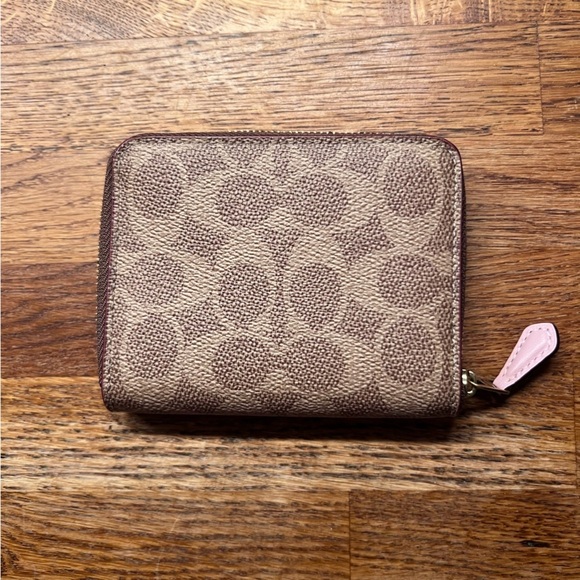 Rare COACH Love Wallet small zip around signature canvas love print multicolor - Picture 2 of 6